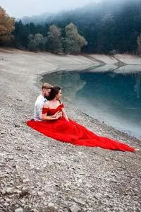 Couple Romance Bank Lake Fashion phone wallpaper