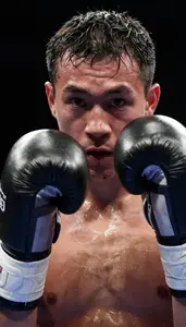 Boxing Welterweight Wearing Boxing Gloves Sweating Blocking