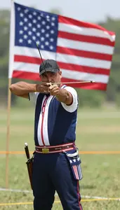 Clout Shooter In Traditional Gear And High Trajectory