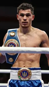 Boxing Middleweight Wearing Waistband Intense Bobbing Hook