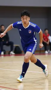 Futsal Winger Wearing Indoor Shoes Sharp Pivoting Elastic