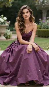 Light Skinned Woman Woman In Late 20s Woman With Loose Waves