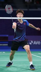 Badminton Singles Player Wearing Shorts Alert Net Shot Net
