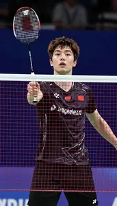 Badminton Singles Player Wearing Badminton Shoes Explosive