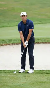 Golf Amateur Golfer Wearing Golf Pants Calculated Teeing