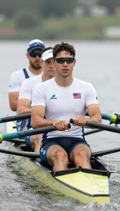 Rowing Crew Member Wearing Rowing Shirt Quick Catching Power