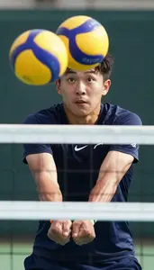 Tennis All Court Player Wearing Wristband Alert Volley