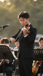 Emcee Playing Violin In An On A Guitar Concert Stage At Professional Location