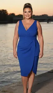 Olive Skinned Mature Woman With Big And Curvy Figure With Dark Blonde High