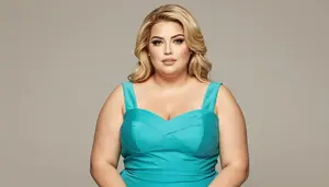 Persian Woman In Her Mid 30s With Chubby Figure With Blonde Shoulder Length Hair