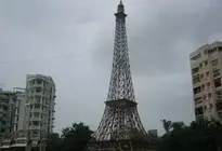 Mini Eiffel Tower At Parle Point In Surat background wallpaper